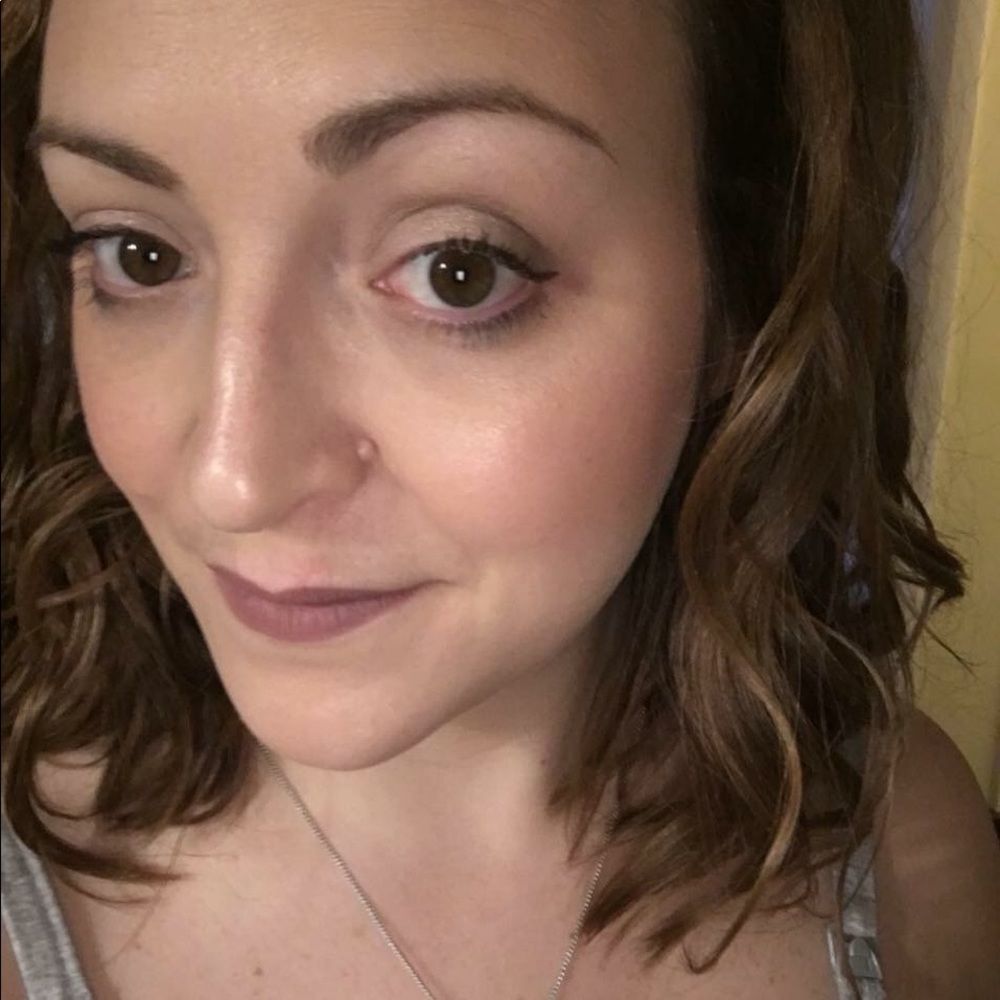 Meet your Posher, Becca